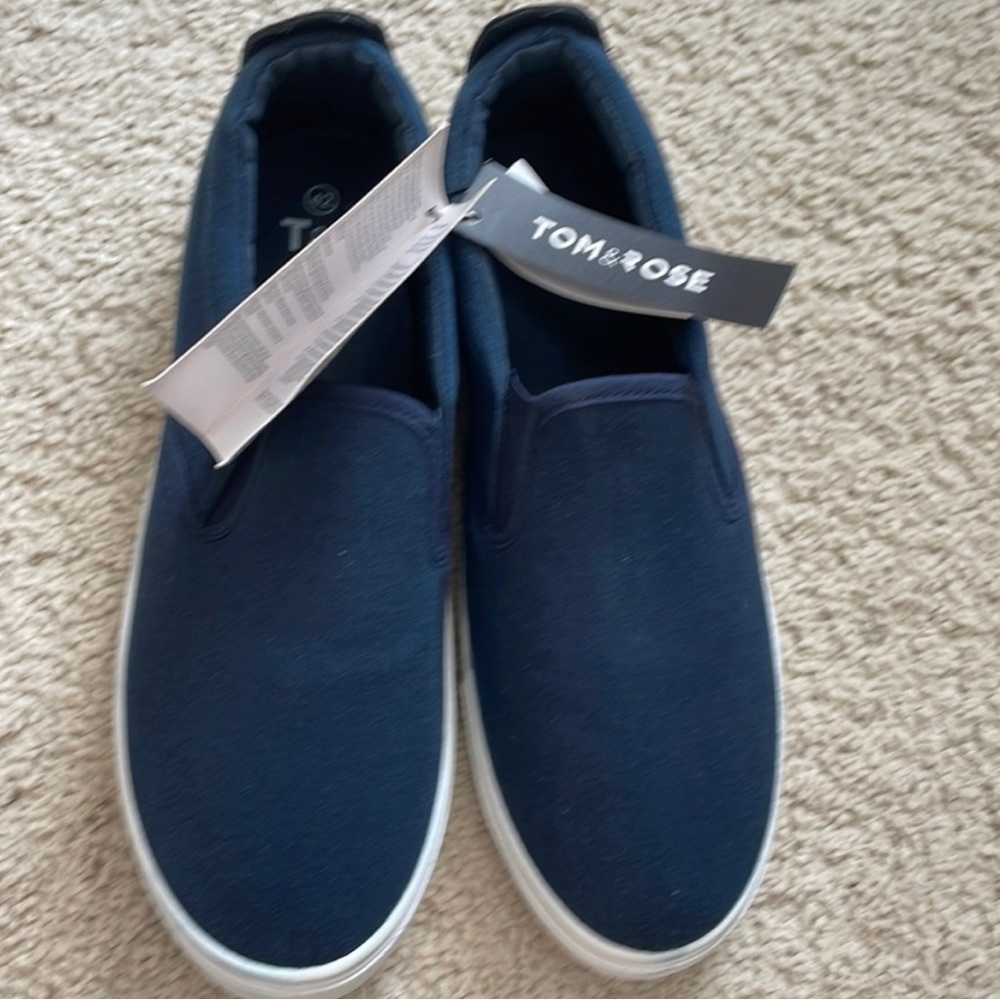 Men’s canvas shoes